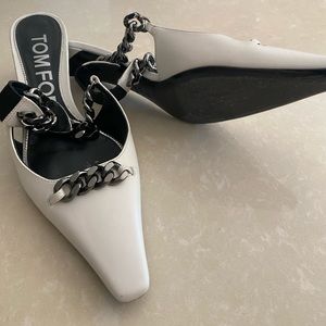 Tom Ford white pumps with silver chain. Size 9